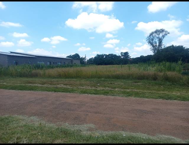 1,021M² VACANT LAND FOR SALE IN KOOKRUS